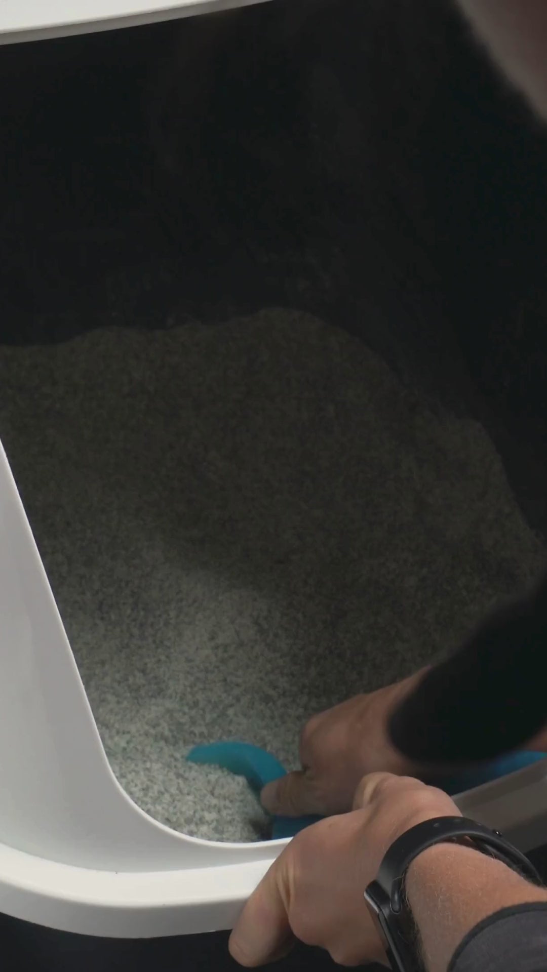 Load video: video of woman scooping poop out of traditional litter box and text reading, &quot;Hate Scooping Poop? Us too.&quot;
